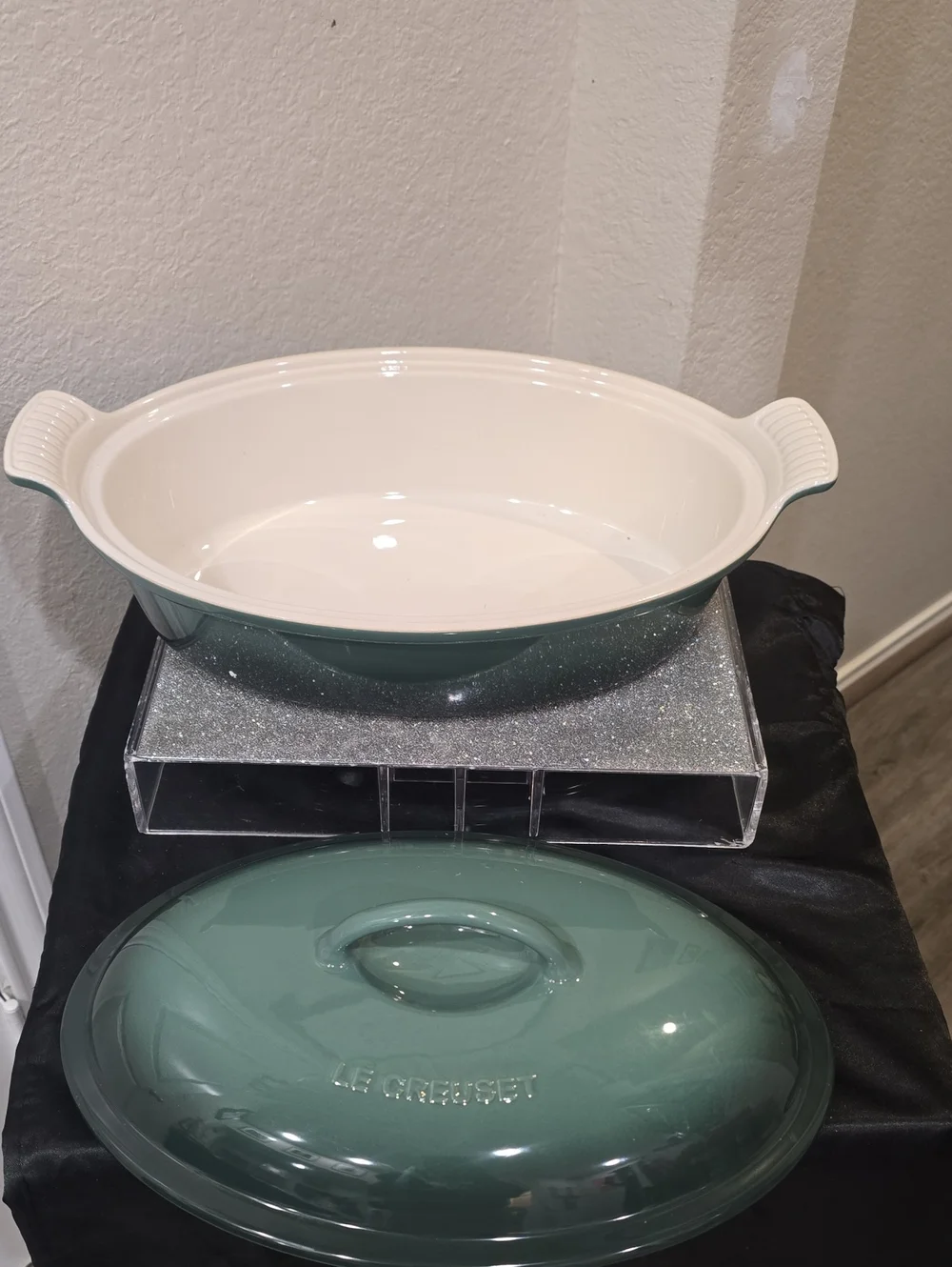 Le Creuset 4QT Oval HeritageCovered Casserole Dish- Artichaut